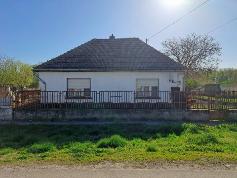 Eladó Ház 6454 Bácsborsód , Csendes utcában