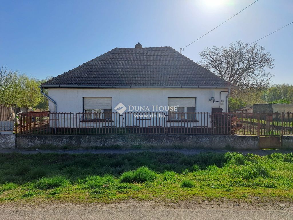 6454 Bácsborsód , Csendes utcában — 1/21