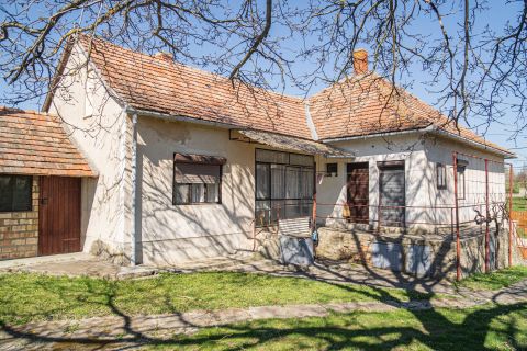 Eladó Ház 8422 Bakonynána , Fő utca