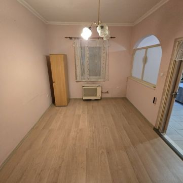 Eladó Lakás 6000 Kecskemét , ELADÓ KIS LAKÁS A BELVÁROS KÖZELÉBEN!