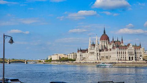 Eladó Lakás 1011 Budapest 1. kerület , Lánchíd, a Duna és a Vár ölelésében - utcára néző lakás!