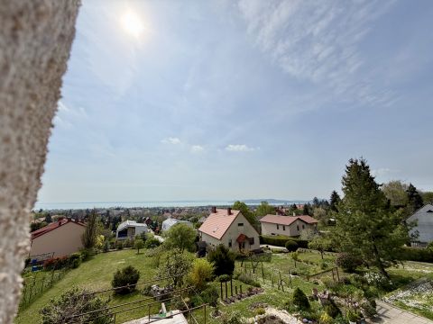 Eladó Lakás 8230 Balatonfüred Arács csendes panorámás utcájában
