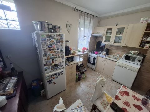 Eladó Lakás 6100 Kiskunfélegyháza , Belülről felújított 4 lakásos társasház garázzsal