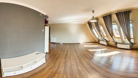 Eladó Lakás 6000 Kecskemét Világos, belvárosi egyedi karakterű lakás eladó!