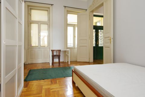 Eladó Lakás 1078 Budapest 7. kerület Városlgethez közel, több lakássá alakítható lingatlan