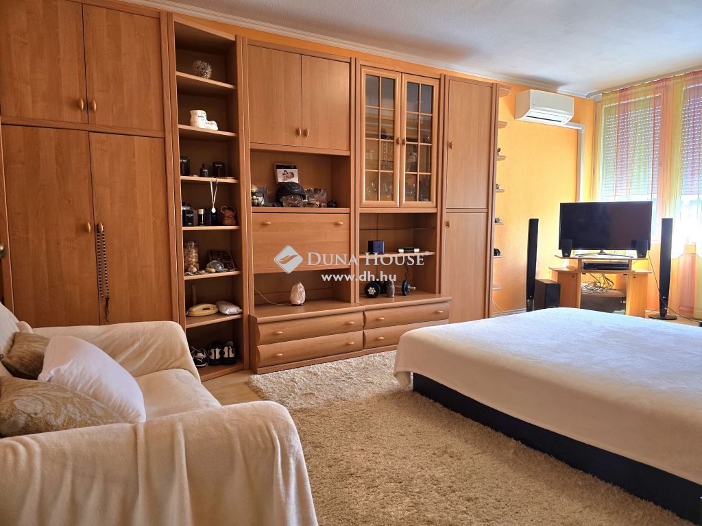 For sale Flat 2600 Vác, 