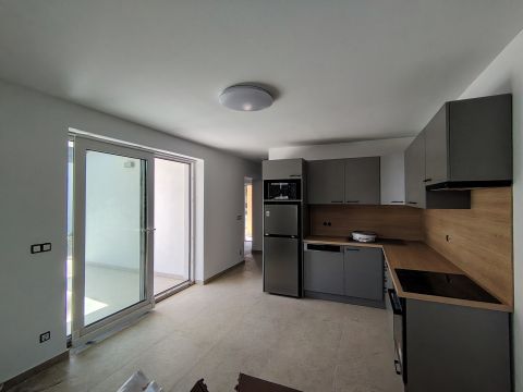 Eladó Ház 8648 Balatonkeresztúr Hullám utcai strandtól 10 percre újépítésű nyaraló (A)