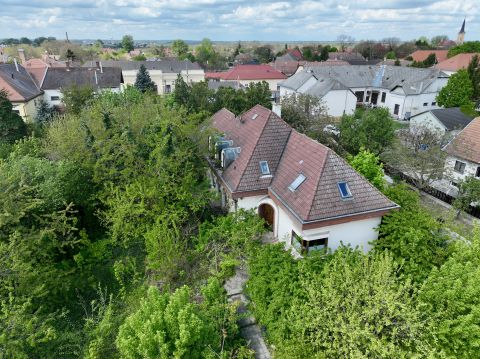 Eladó Ház 6090 Kunszentmiklós , POLGÁRI ELEGANCIA - TÖBB HASZNOSÍTÁSI LEHETŐSÉG