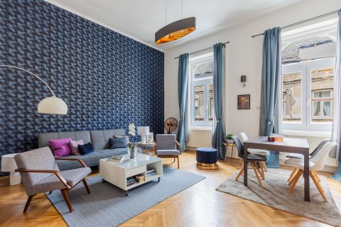 Eladó Lakás 1066 Budapest 6. kerület , Körúton belüli, csendes, klímás, + 'gangerkélyl'