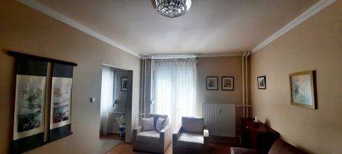 Eladó Lakás 2400 Dunaújváros , Nagyon szép panel lakás / iroda a Belvárosban