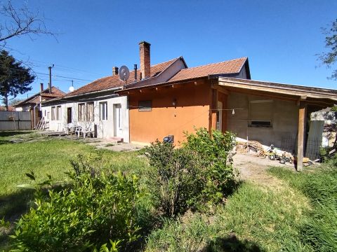 Eladó Ház 6100 Kiskunfélegyháza , Kiskunfélegyháza, két generációs családi ház