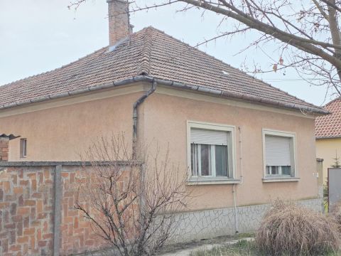 Eladó Ház 6775 Kiszombor Központ közeli, csendes mellékutcában