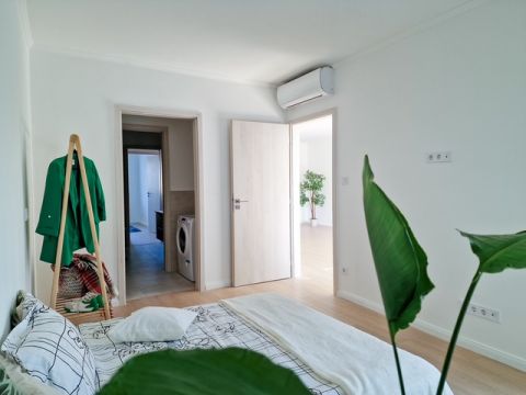 Eladó Lakás 1076 Budapest 7. kerület Intim teraszos 3 hálós felújított lakás az Abonyi utcánál