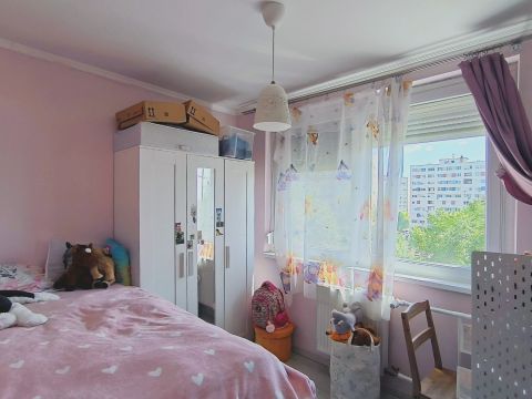 Eladó Lakás 1039 Budapest 3. kerület , HÍMZŐ UTCÁBAN,FELÚJÍTOTT, ERKÉLYES, 3 SZOBÁS LAKÁS.