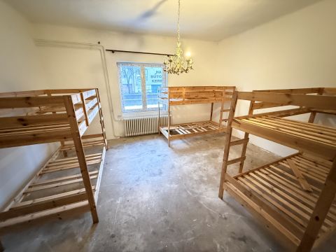 Kiadó Ház 1183 Budapest 18. kerület Azonnal kivehető családi ház, munkásszáló, telephely