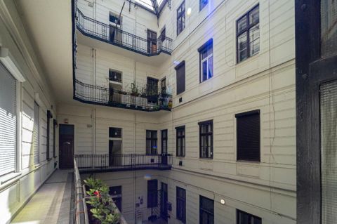 Eladó Lakás 1066 Budapest 6. kerület 1062 Budapest 6, Oktogon