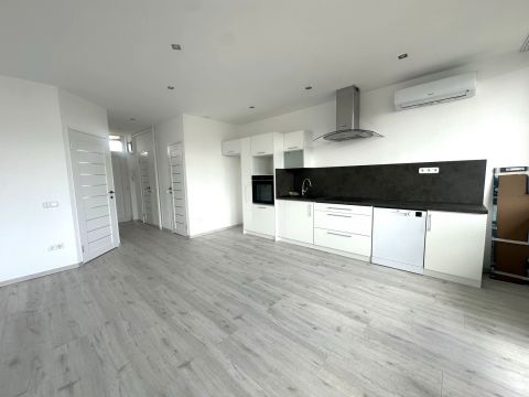 Kiadó Lakás 6000 Kecskemét , ABSZOLÚT belvárosi erkélyes lakás kiadó
