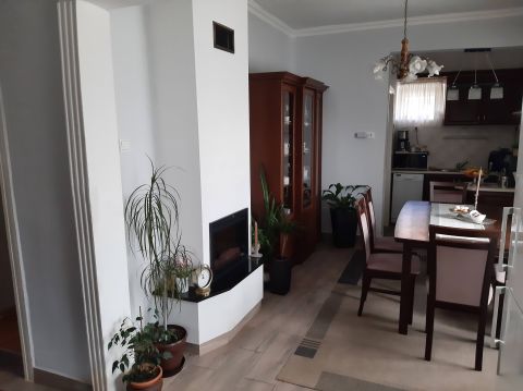 Eladó Ház 5121 Jászjákóhalma ,  Fő út közelében.