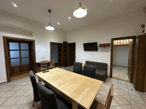 Eladó Lakás 1061 Budapest 6. kerület Felújított lakás a Paulay Ede utcában !