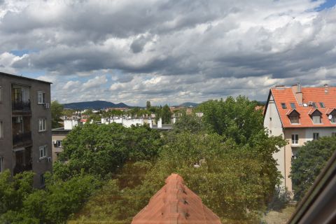Eladó Lakás 1148 Budapest 14. kerület , Fogarasi út mellett parkos környezeben található lakás
