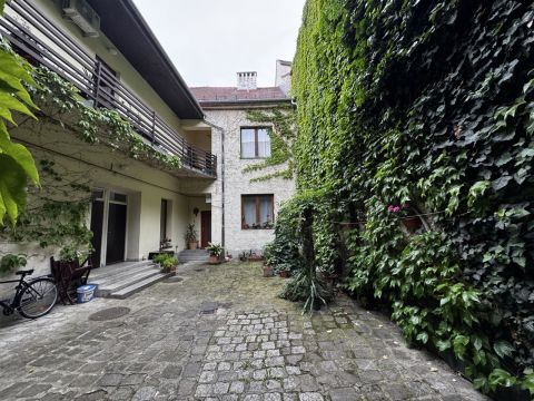 Eladó Lakás 9022 Győr Felújított belvárosi téglalakás a Széchenyi tér közelében!