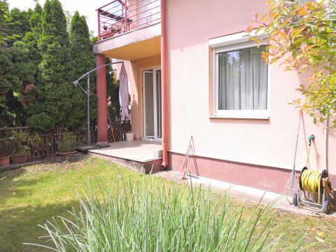 Eladó Lakás 2310 Szigetszentmiklós , Sportpályánál, zárt lakópark, kerttel, beállóval, tárolóval