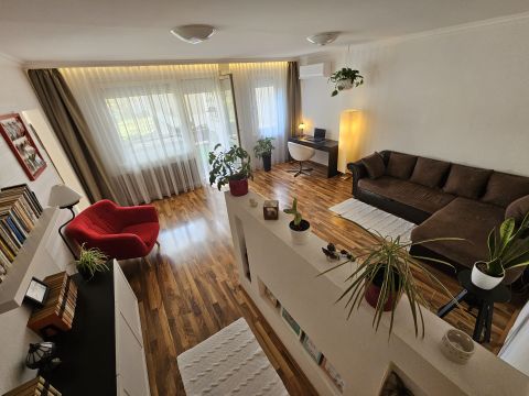 Eladó Lakás 1161 Budapest 16. kerület , 1. emeleti erkélyes lakás a Pálya utcai lakótelepen
