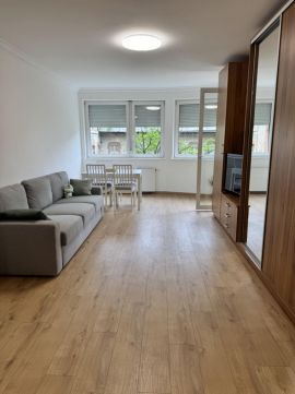 Kiadó Lakás 1071 Budapest 7. kerület Városligetnél ujszerű társasházban KIADÓ berendezett lakás
