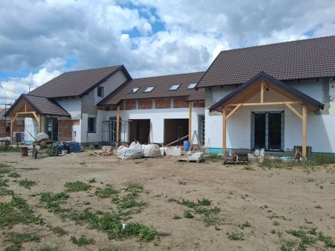 Eladó Ház 2335 Taksony , Taksonyban két szintes ikerházfél 