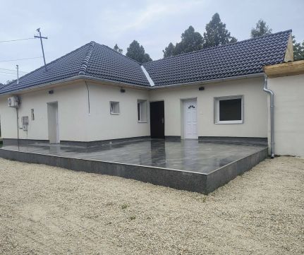 Eladó Ház 2424 Előszállás , központ közelében