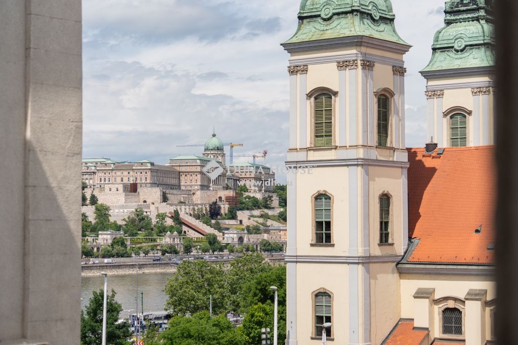 1056 Budapest 5. kerület , 5.kerület Március 15. téren nappali 2 hálós, 2 fürdős — 1/21