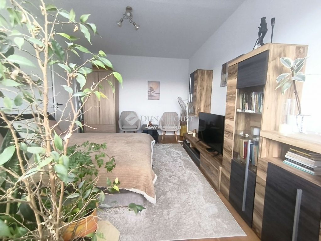7300 Komló , Komló Szilvás — 1/21