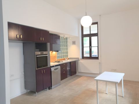 Kiadó Lakás 1023 Budapest 2. kerület , Mecset utcában, kertre néző, egyedi hangulatú lakás