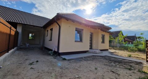 Eladó Ház 2723 Nyáregyháza Kiváló elosztású, újépítésű ikerházfél, nagy kerttel eladó