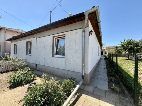Eladó Ház 1185 Budapest 18. kerület , SZEMERETELEP, Földszintes, nappali+3 szobás, 75m2-es ikerház