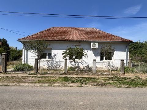 Eladó Ház 3063 Jobbágyi Aszfaltozott csendes utca