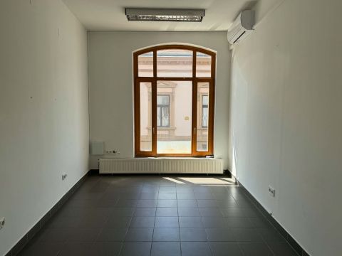 Kiadó Iroda 7621 Pécs 