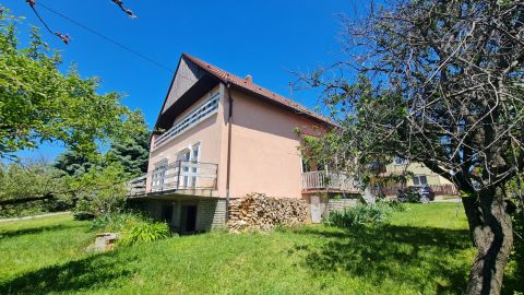 Eladó Ház 7720 Pécsvárad , Alakítható családi ház, akár 3 generációnak!