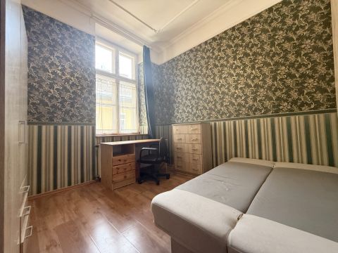 Kiadó Lakás 1054 Budapest 5. kerület , Szoba kiadó,közös konyha- és fürdőhasználattal