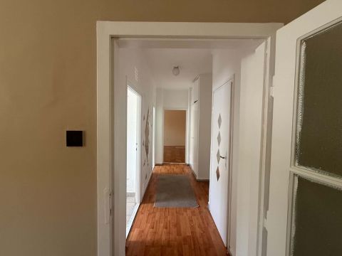 Eladó Lakás 8000 Székesfehérvár 