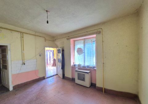 Eladó Ház 7013 Cece , 7013 Cece, falu szélén