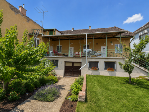 Eladó Ház 1089 Budapest 8. kerület Fejlesztési potenciállal rendelkező családi ház!