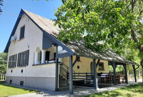 Eladó Ház 5465 Cserkeszőlő , CSERKESZŐLŐN FÜRDŐ KÖZELÉBEN CSALÁDI HÁZ / VENDÉGHÁZ
