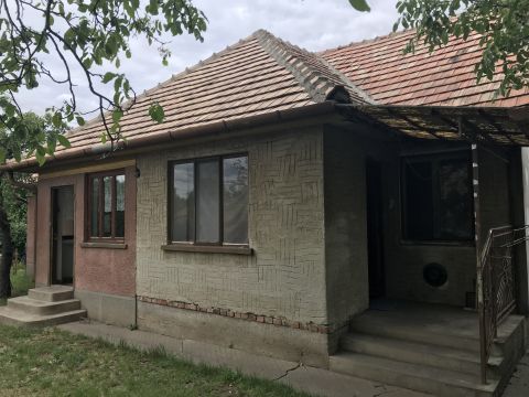Eladó Ház 2456 Besnyő 