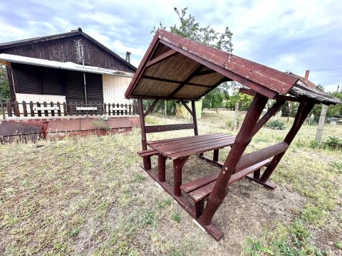 Eladó Ház 5465 Cserkeszőlő , Cserkeszőlőn a strand közelében hangulatos nyaraló eladó