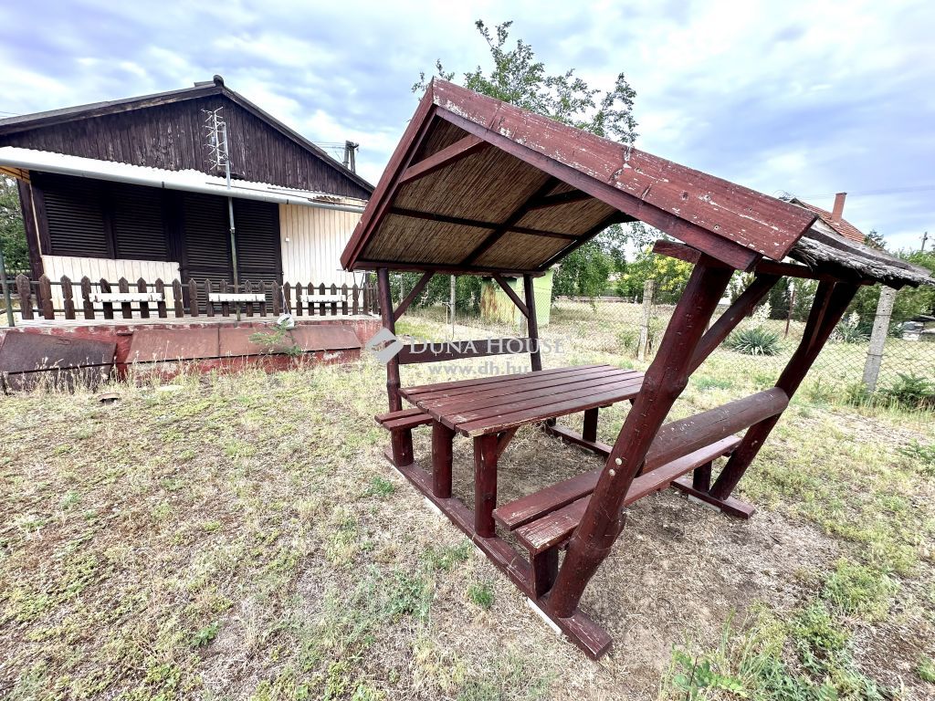 5465 Cserkeszőlő , Cserkeszőlőn a strand közelében hangulatos nyaraló eladó — 1/17