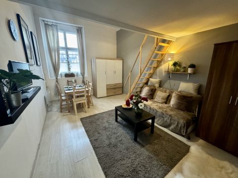 Eladó Lakás 1086 Budapest 8. kerület Frissen felújított,bútorozott, azonnal hasznosítható lakás
