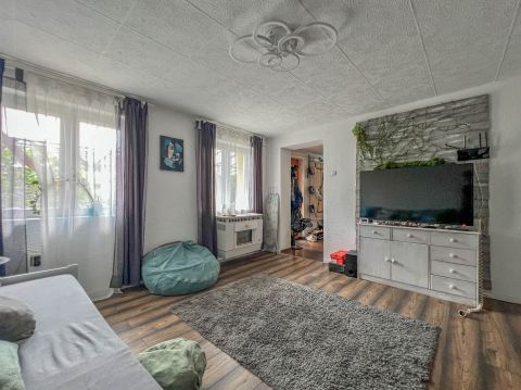 Eladó Lakás 1202 Budapest 20. kerület Földszintes társasház utolsója, kb. 150 nm kerttel.