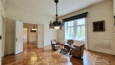 Eladó Lakás 1072 Budapest 7. kerület , Nagypolgári hangulat a Zsinagóga közvetlen közelében Eladó!