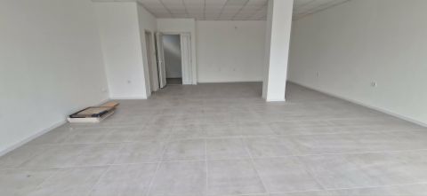 Kiadó Üzlethelyiség 4432 Nyíregyháza , Frekventált helyen